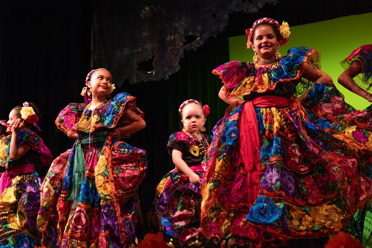 Ballet Folklorico Mexicano De Carlos Moreno