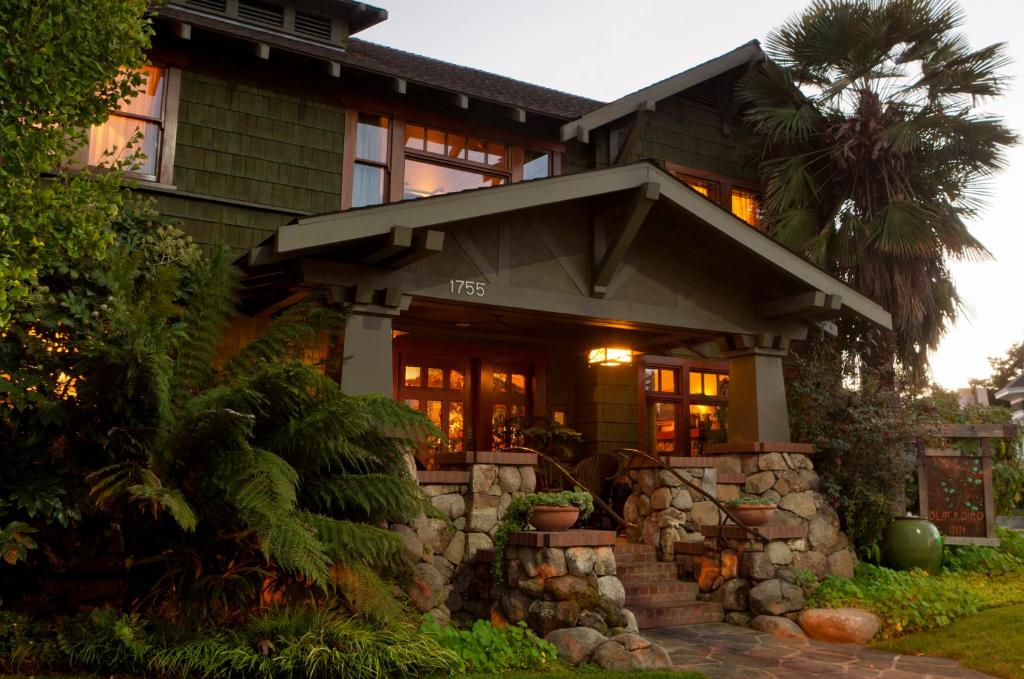Blackbird Inn and Finch Guest House